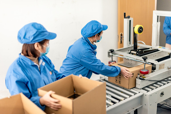 如何制定灵活策略以应对年度经营中的不确定性？