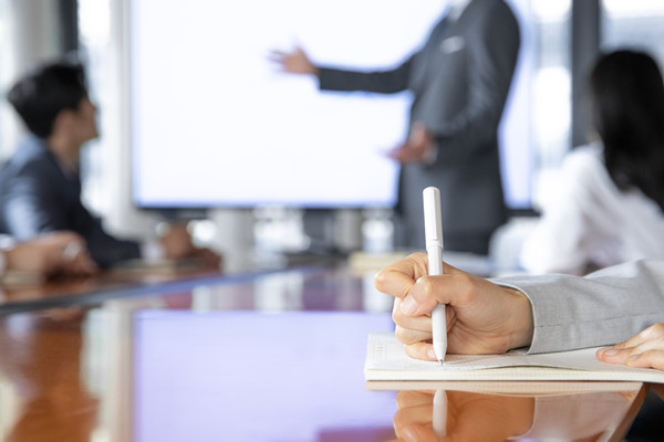 如何通过集成供应链管理提升供应链整体协同性？